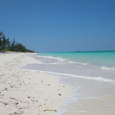 Hollywood Beach Suites Turks And Caicos Whitby Fasiliteter bilde