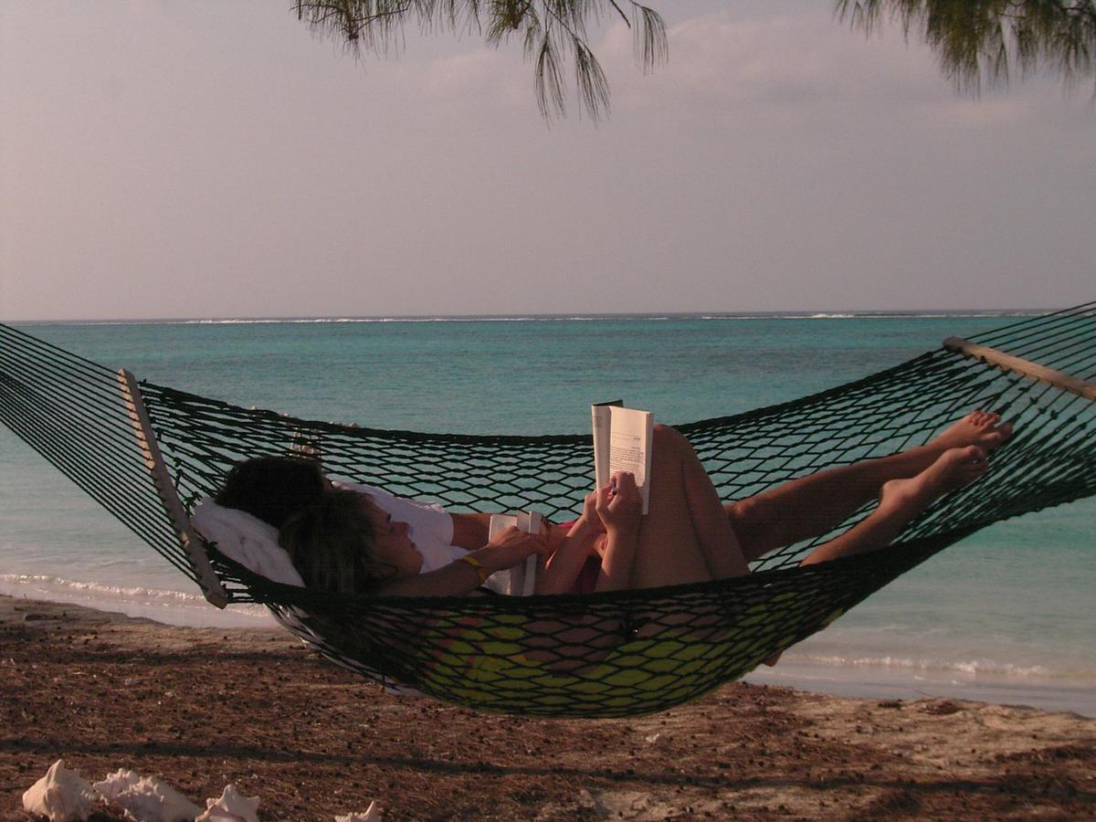 Hollywood Beach Suites Turks And Caicos Whitby Eksteriør bilde