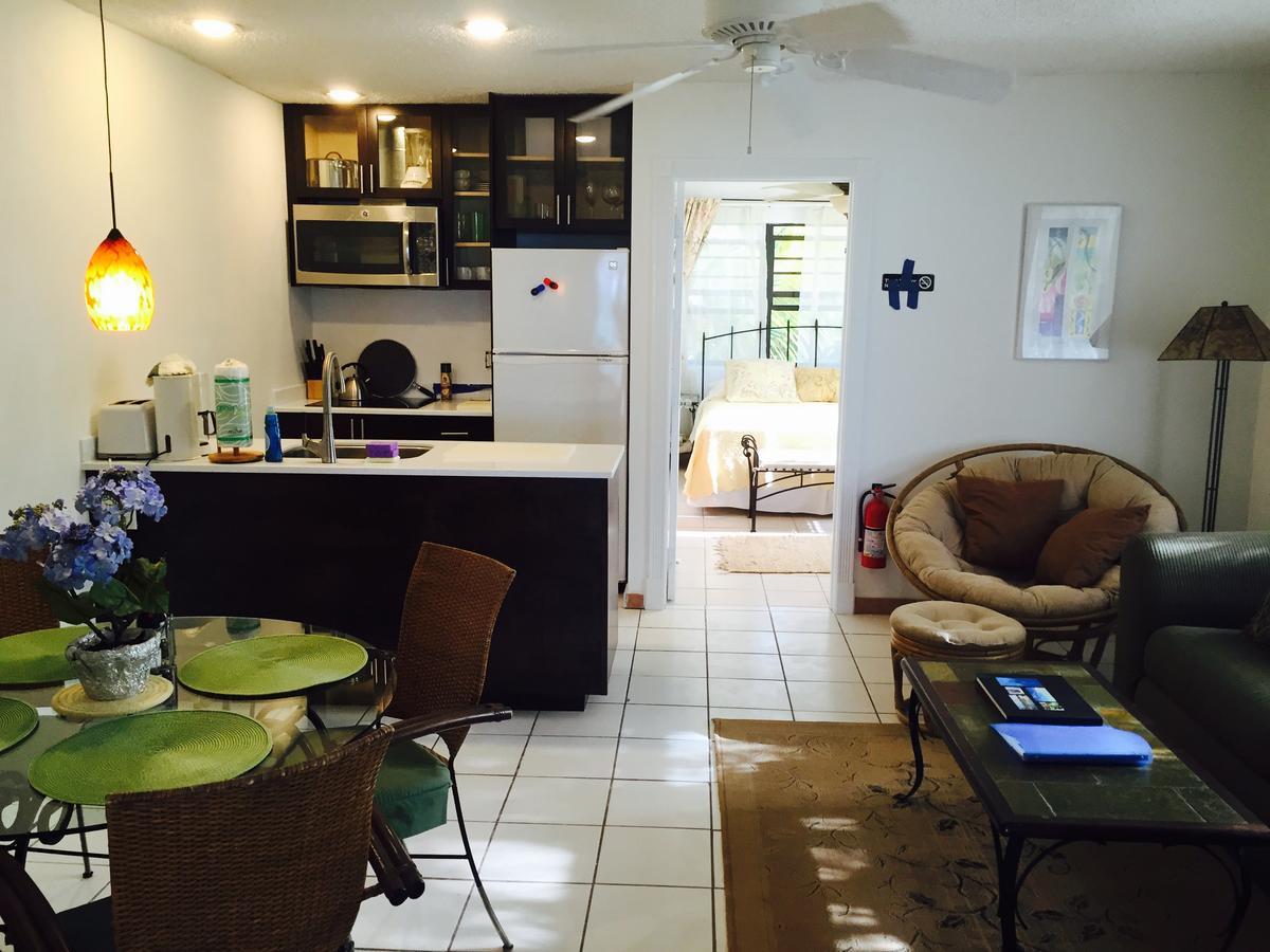 Hollywood Beach Suites Turks And Caicos Whitby Eksteriør bilde