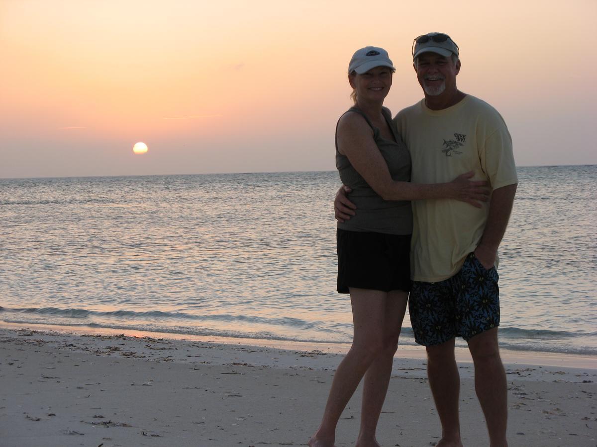 Hollywood Beach Suites Turks And Caicos Whitby Eksteriør bilde
